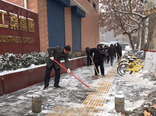 雪一直下，我們一直在：工投集團(tuán)除雪掠影